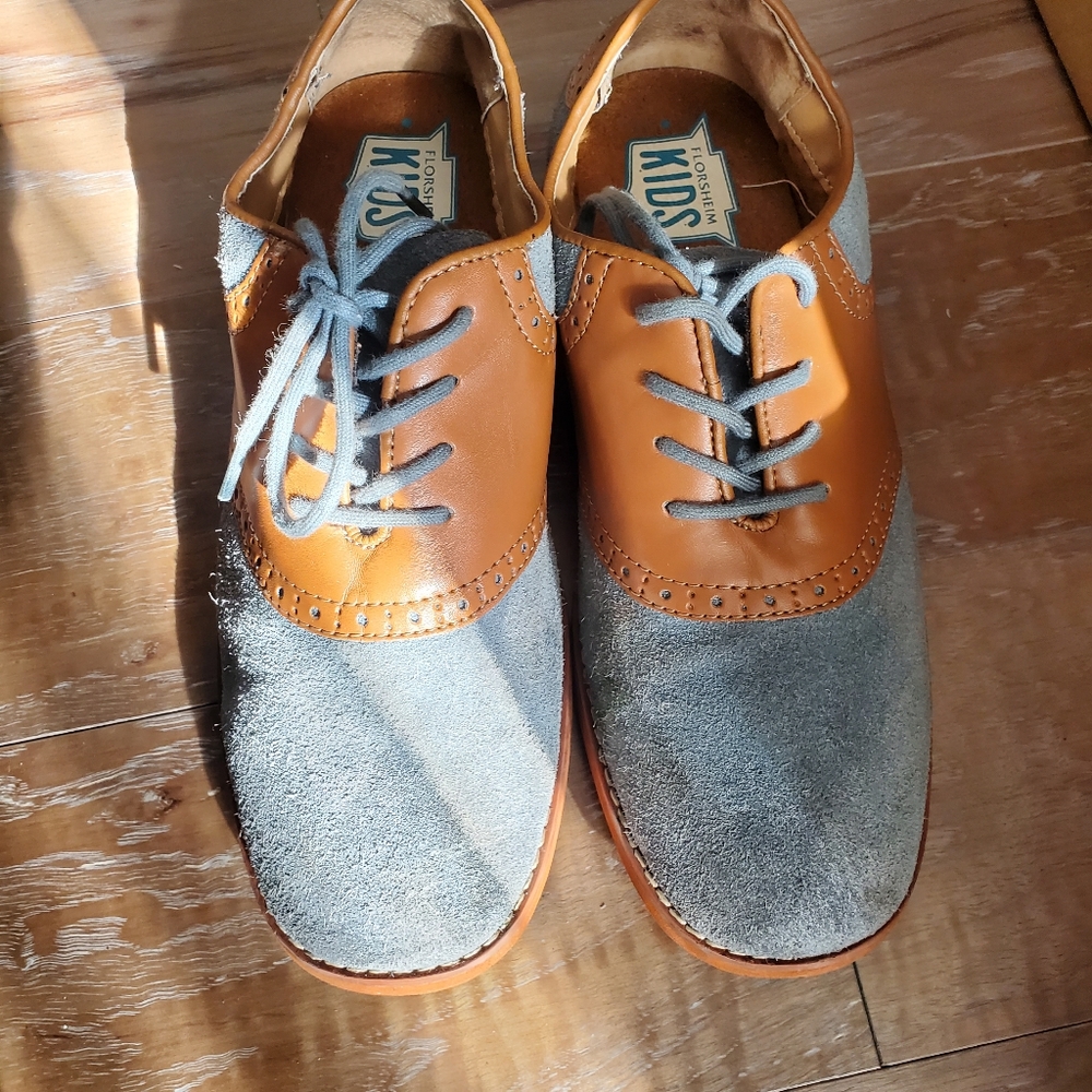 Boys Florsheim size 6M dress/casual shoes. Very nice 🔥!